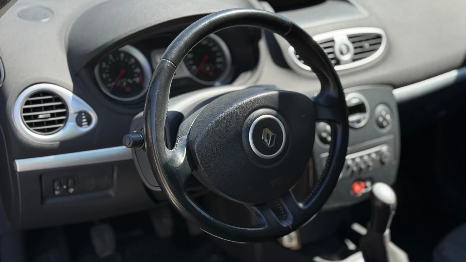 Renault Clio 1.4 98HP, снимка 9 - Автомобили и джипове - 54243955