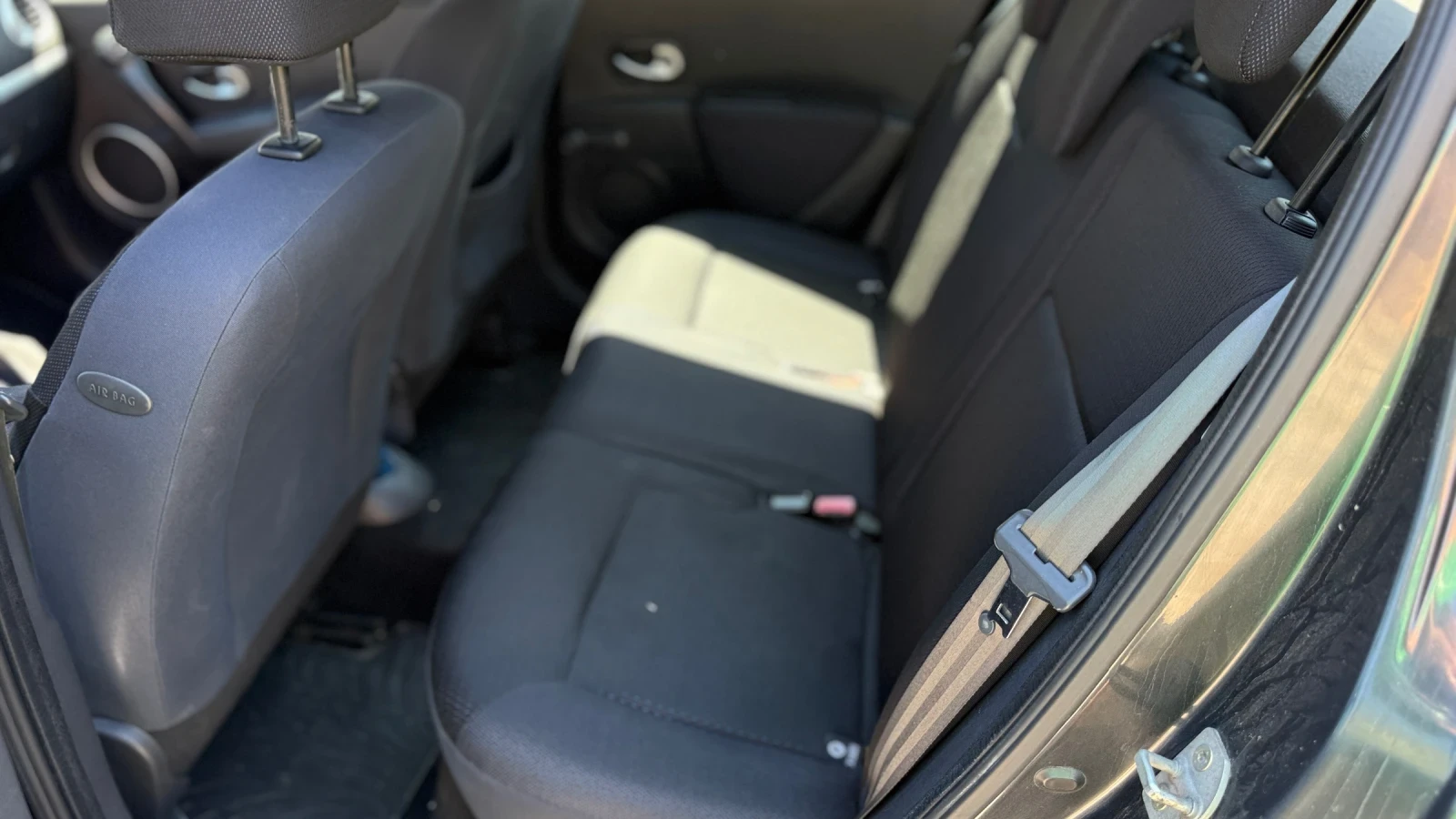 Renault Clio 1.4 98HP, снимка 12 - Автомобили и джипове - 54243955