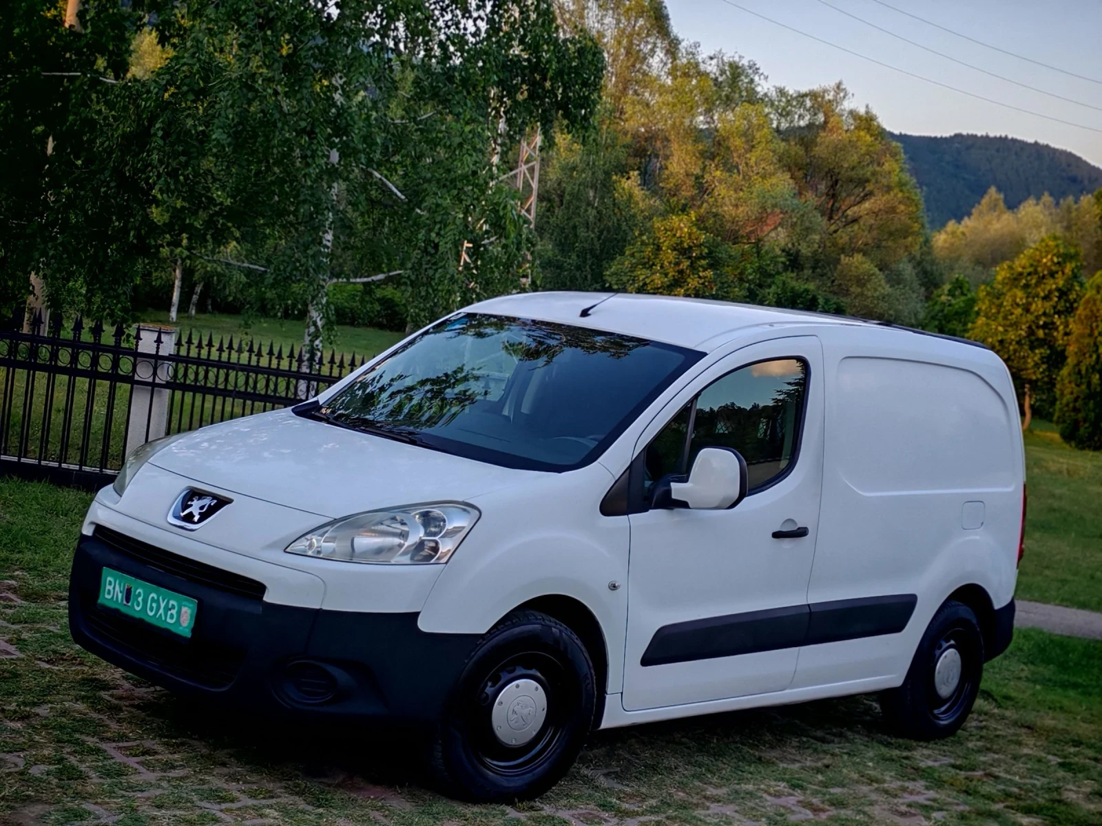 Peugeot Partner 1. 6HDI(90)* FACELIFT* КЛИМАТИК* НОВ ВНОС* , снимка 3 - Автомобили и джипове - 54962815