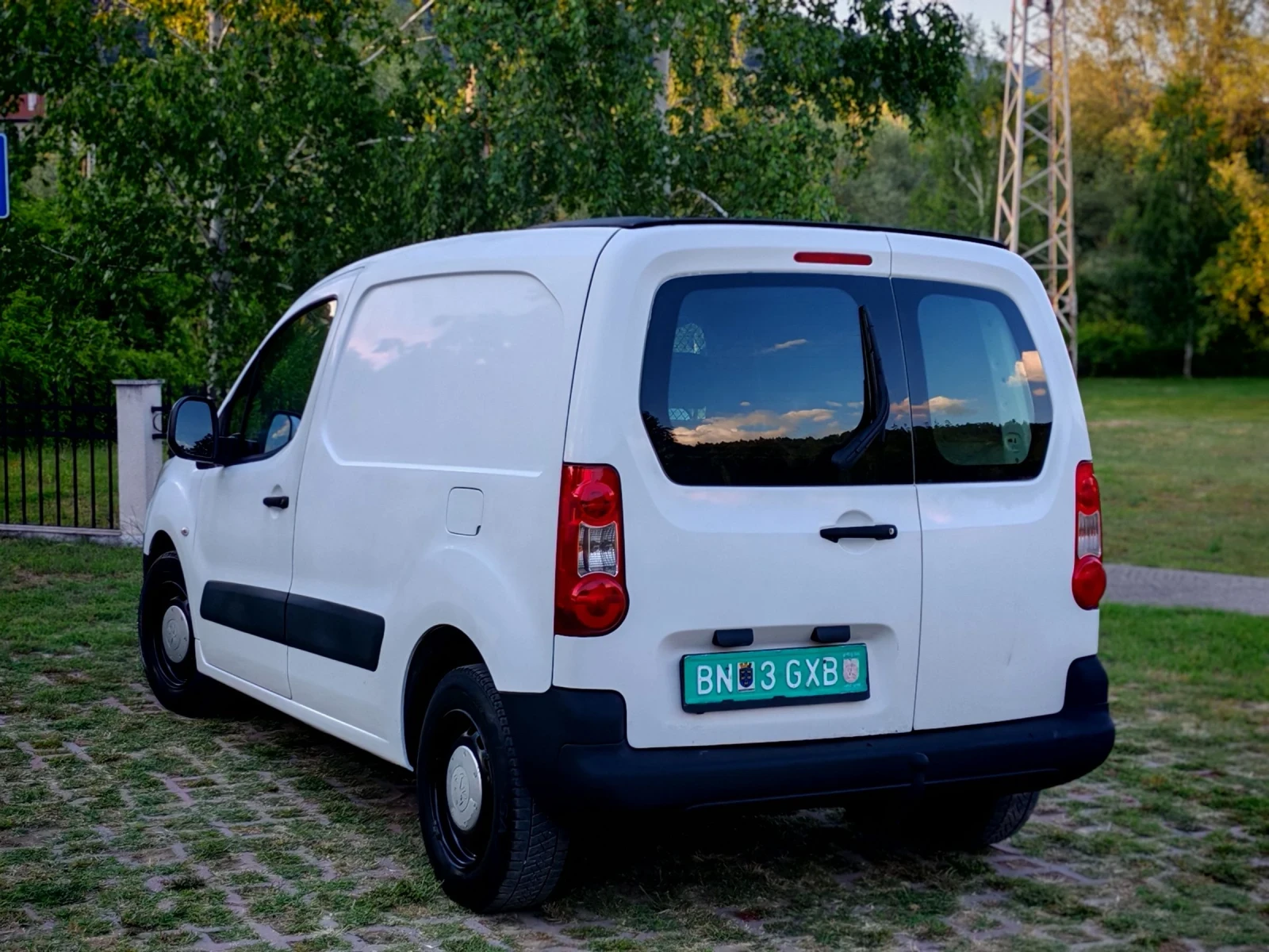 Peugeot Partner 1. 6HDI(90)* FACELIFT* КЛИМАТИК* НОВ ВНОС* , снимка 5 - Автомобили и джипове - 54962815