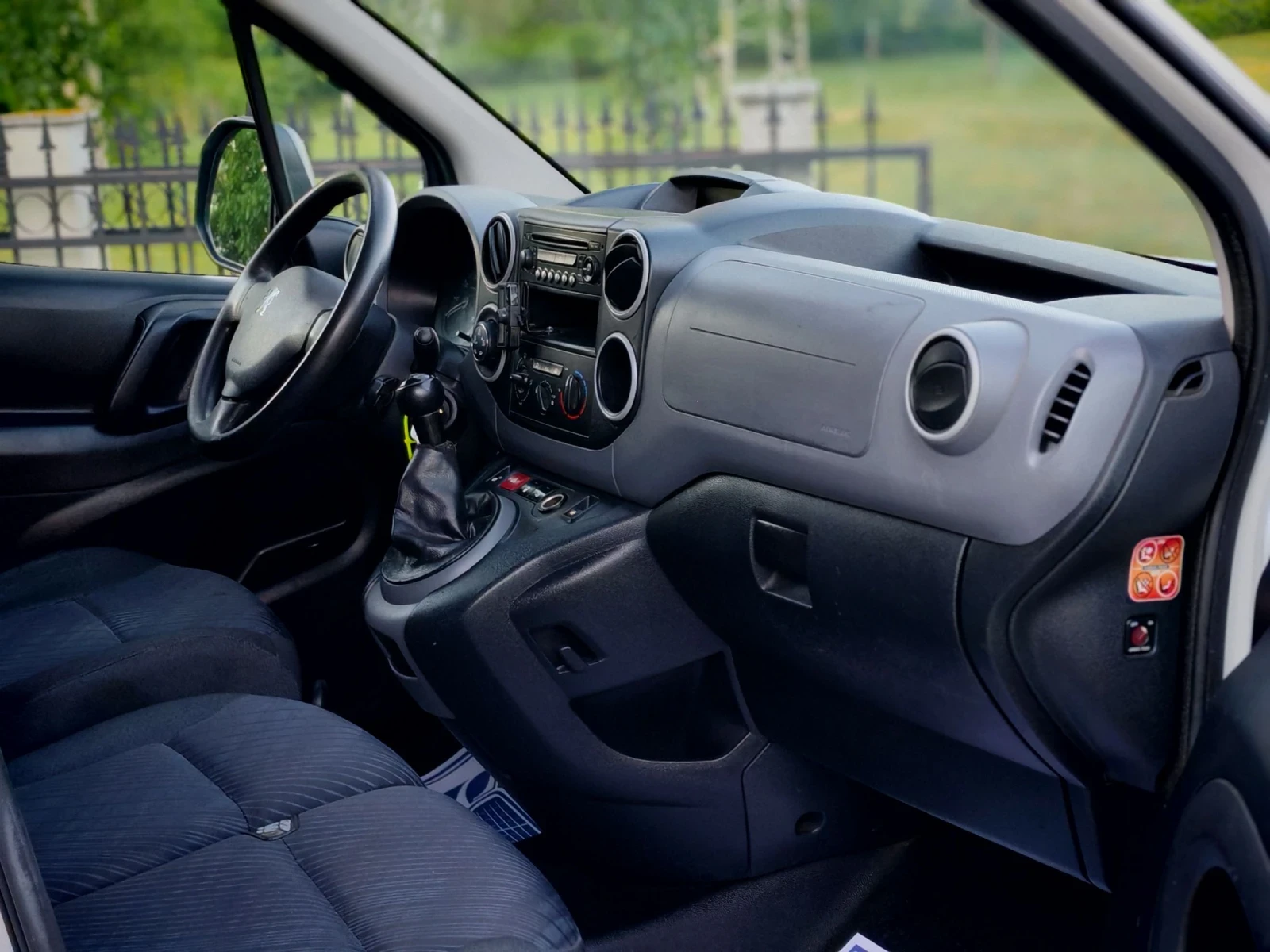 Peugeot Partner 1. 6HDI(90)* FACELIFT* КЛИМАТИК* НОВ ВНОС* , снимка 12 - Автомобили и джипове - 54962815