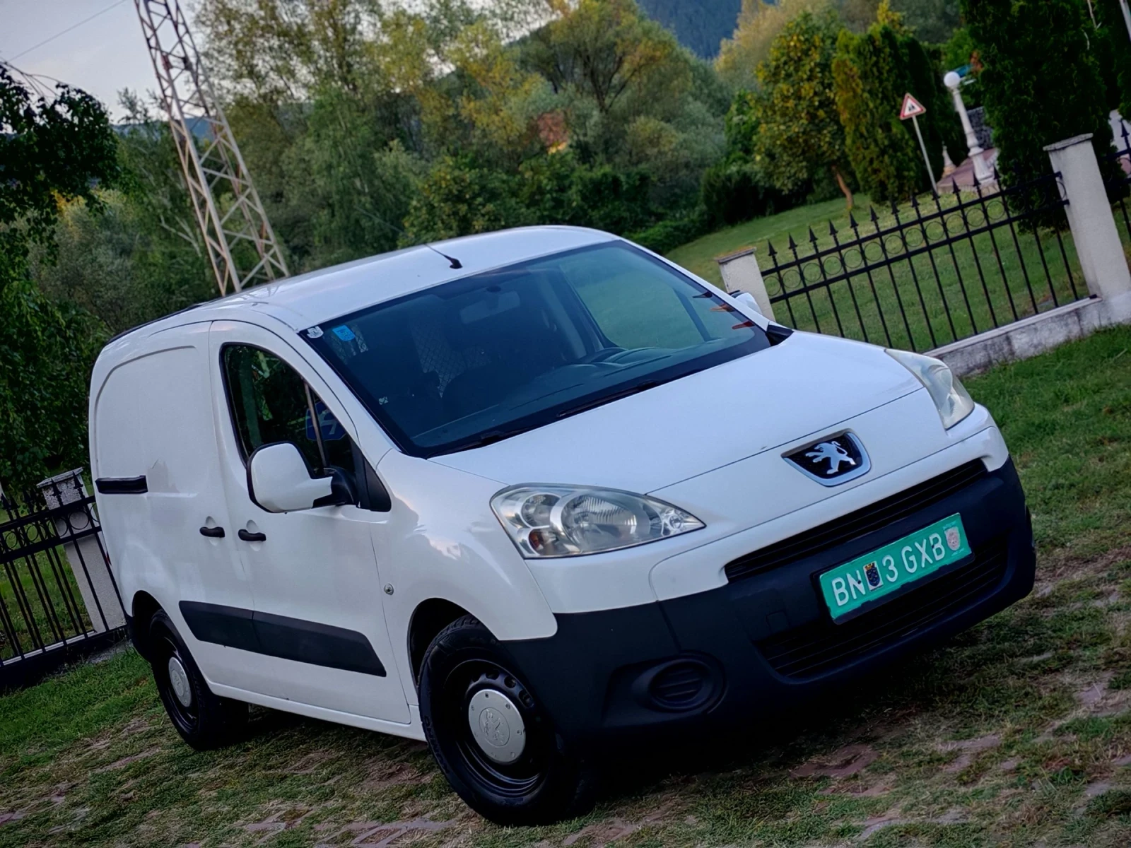Peugeot Partner 1. 6HDI(90)* FACELIFT* КЛИМАТИК* НОВ ВНОС* , снимка 8 - Автомобили и джипове - 54962815