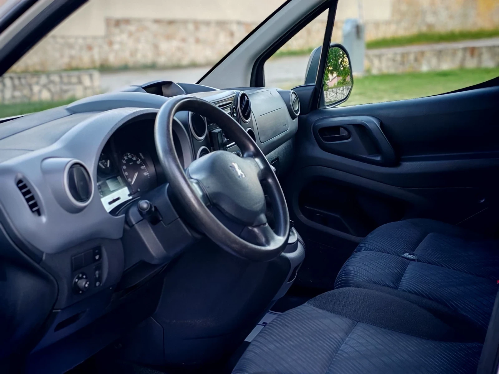 Peugeot Partner 1. 6HDI(90)* FACELIFT* КЛИМАТИК* НОВ ВНОС* , снимка 11 - Автомобили и джипове - 54962815