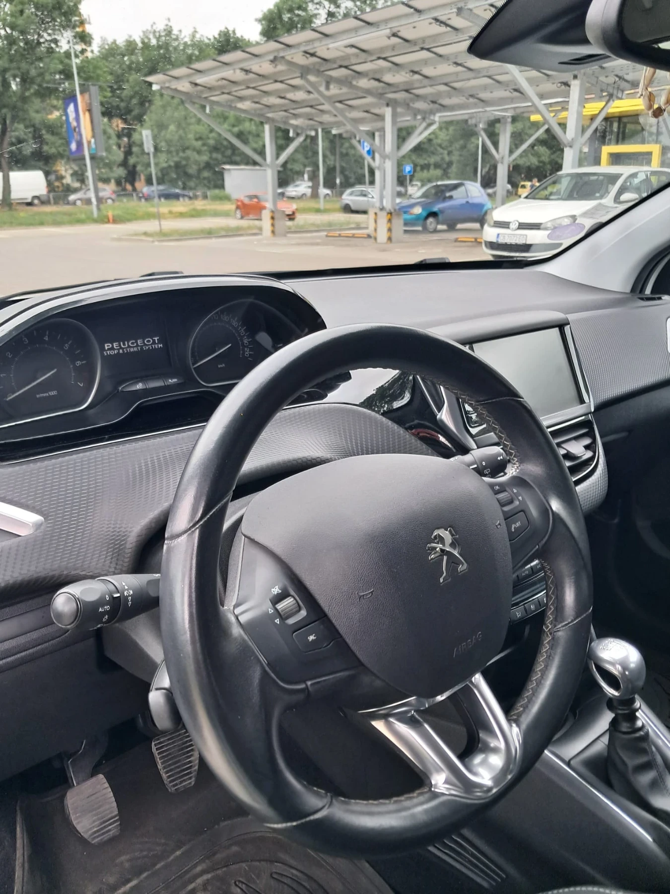 Peugeot 208 1.2 Tech edition, снимка 11 - Автомобили и джипове - 55038812