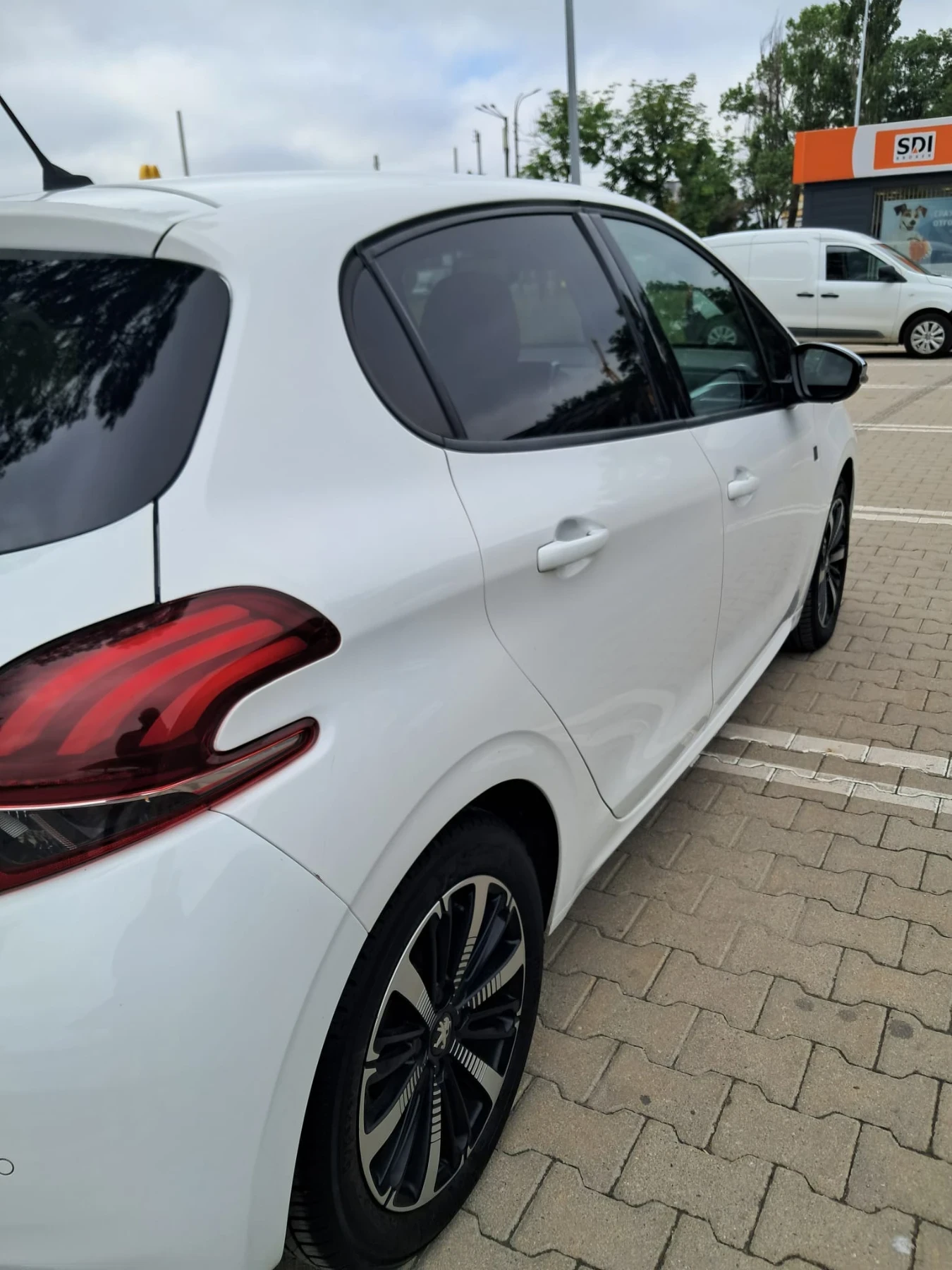 Peugeot 208 1.2 Tech edition, снимка 7 - Автомобили и джипове - 55038812