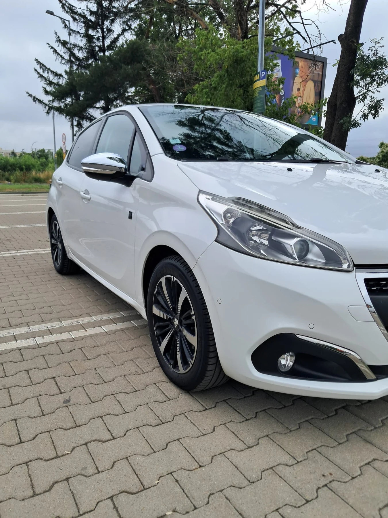 Peugeot 208 1.2 Tech edition, снимка 3 - Автомобили и джипове - 55038812