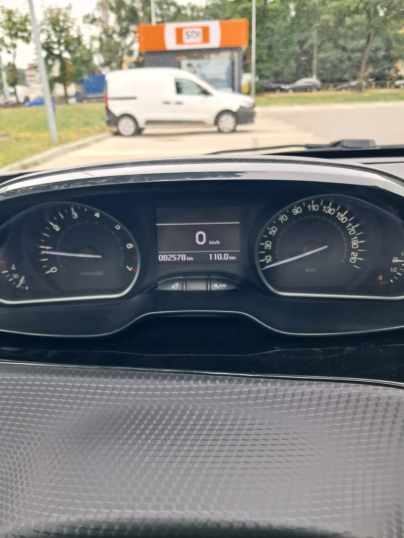 Peugeot 208 1.2 Tech edition, снимка 9 - Автомобили и джипове - 55038812