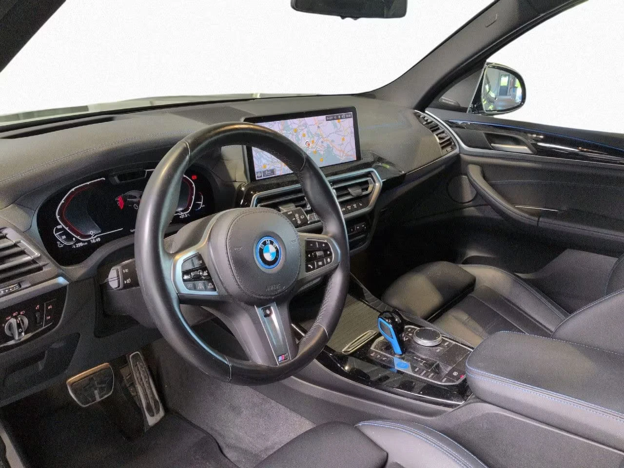 BMW iX3 SPORT/286HP/HUD/360/PANO/H&K/LED/CAM/529z, снимка 8 - Автомобили и джипове - 55142272