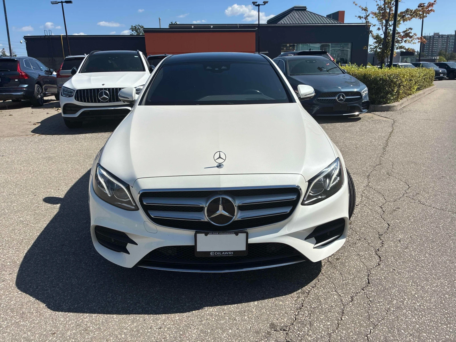 Mercedes-Benz E 450 4MATIC * AMG * HUD * ОБДУХВАНЕ * CARFAX * , снимка 2 - Автомобили и джипове - 56092920