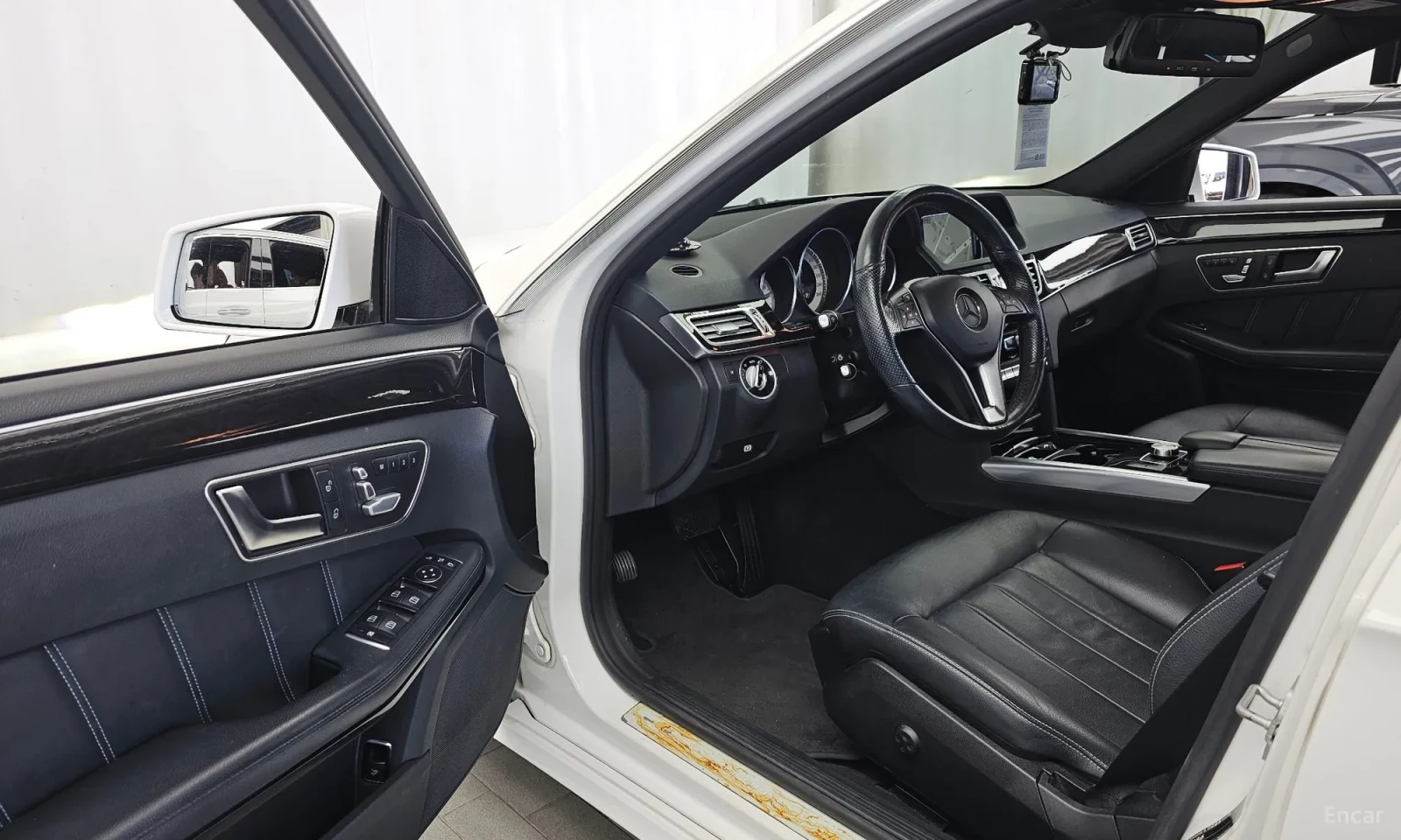 Mercedes-Benz E 300 E300 4MATIC Avantgarde, снимка 10 - Автомобили и джипове - 56182002