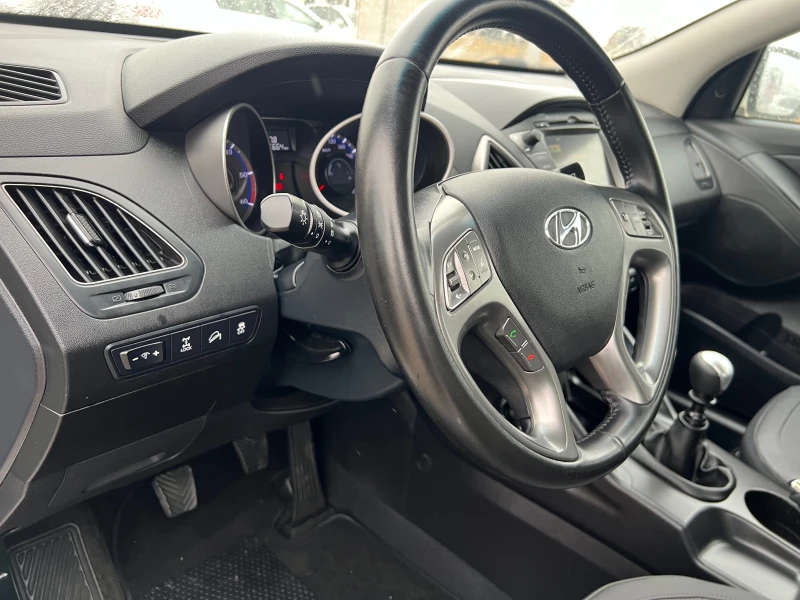 Hyundai IX35 2.0 CRDI 4X4(КАТО НОВА), снимка 10 - Автомобили и джипове - 47957237