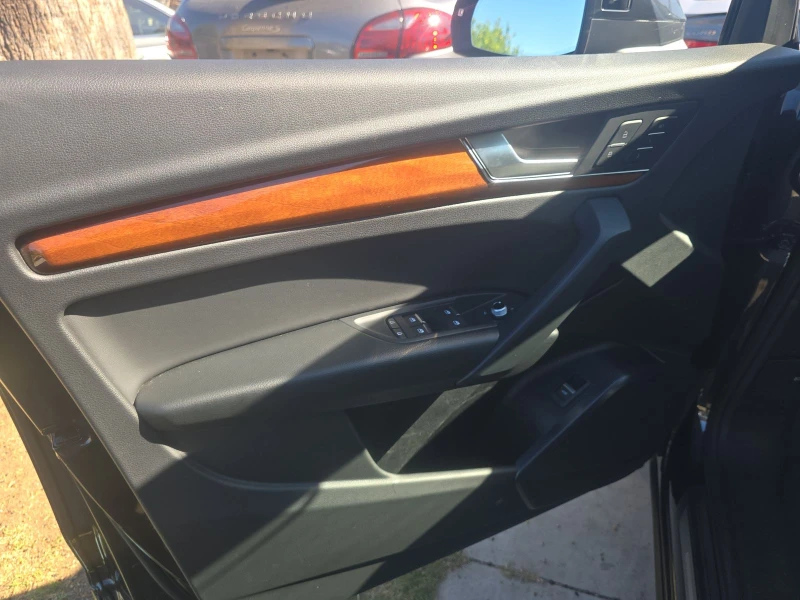 Audi Q5 2.0T* PREMIUM* MATRIX* ПОДГРЕВ* КАМЕРА* КЕЙЛЕС* , снимка 7 - Автомобили и джипове - 52936045