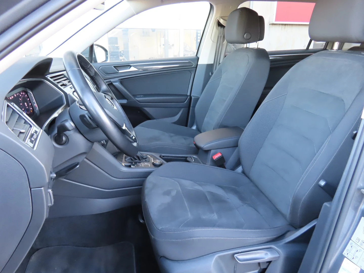 VW Tiguan LWB Highline 2.0TDI 4MOTION BMT - изображение 6