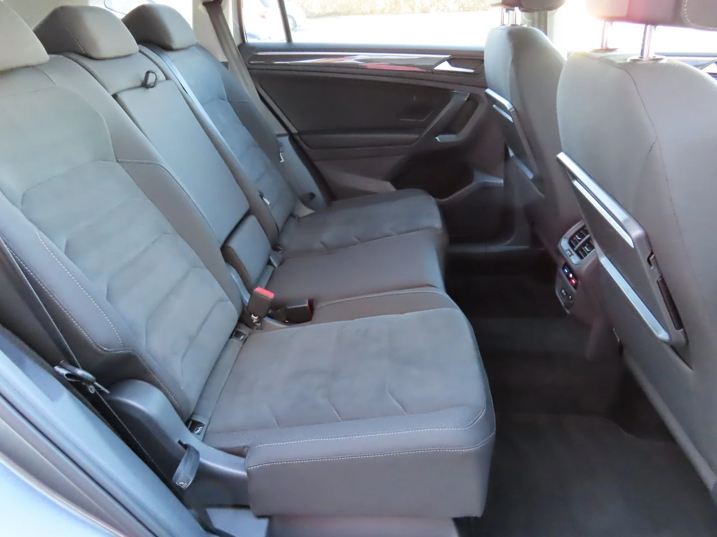 VW Tiguan LWB Highline 2.0TDI 4MOTION BMT - изображение 8