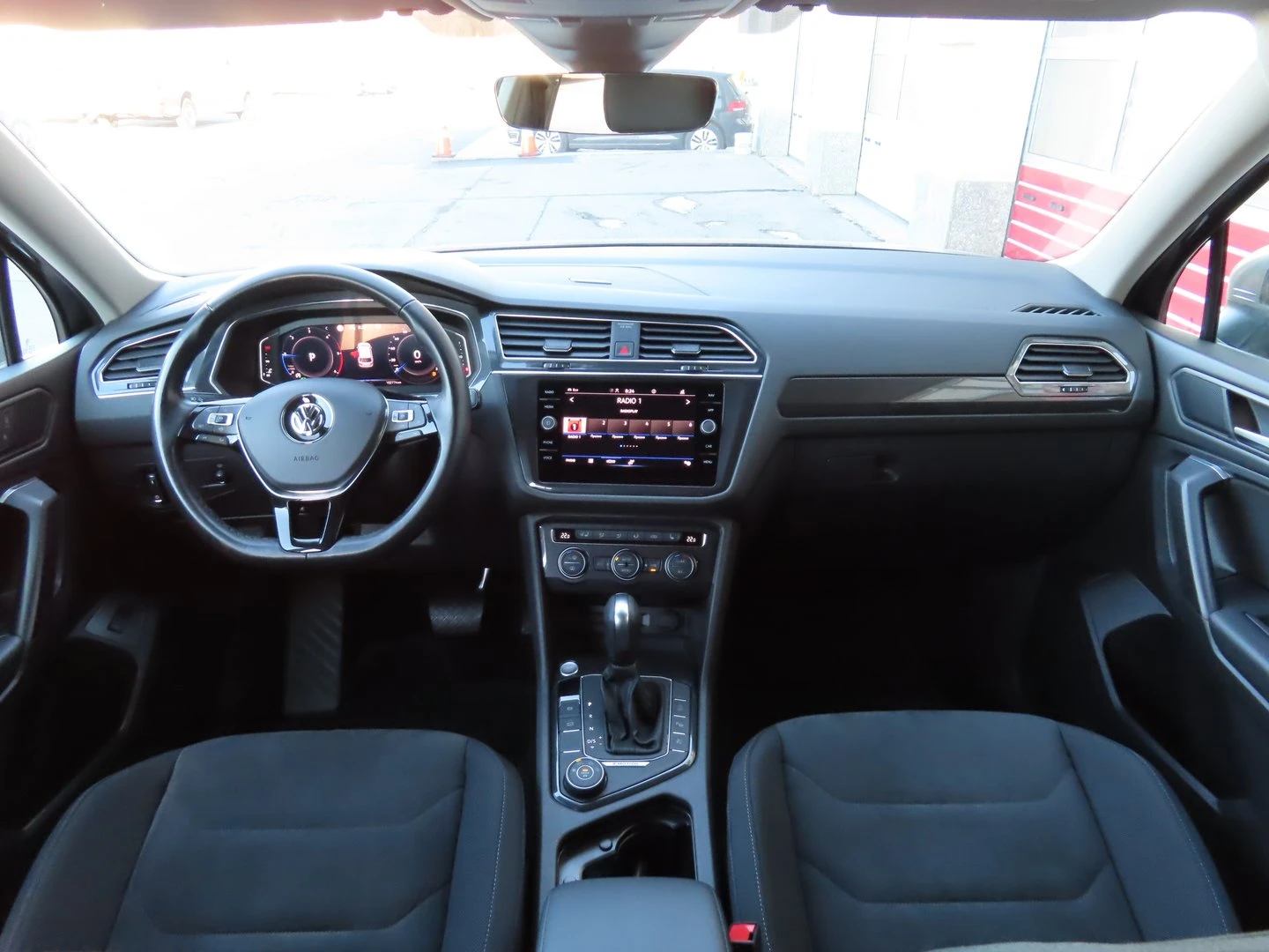 VW Tiguan LWB Highline 2.0TDI 4MOTION BMT - изображение 10