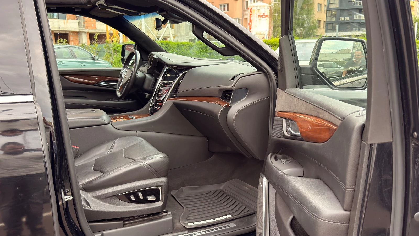 Cadillac Escalade ESV 6.2, снимка 8 - Автомобили и джипове - 54487767