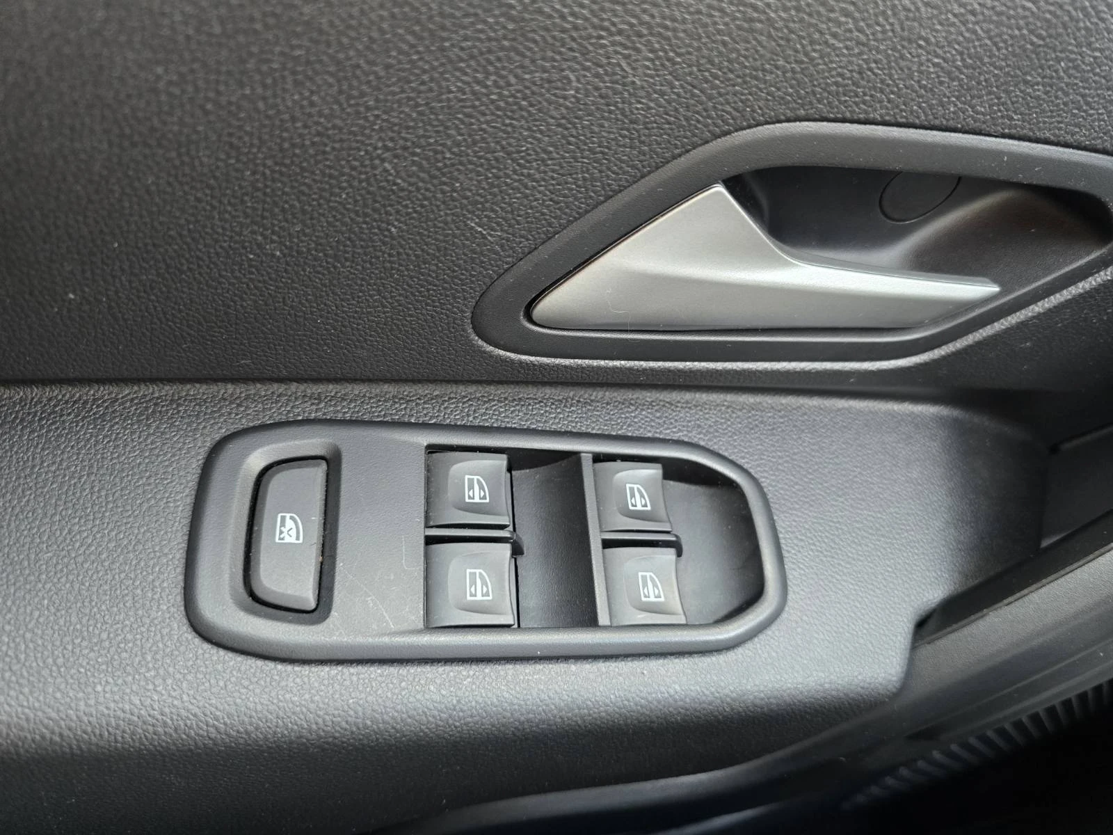 Dacia Duster 1.3 TCe 150 к.с. Бензин Stop & Start 4x4, снимка 11 - Автомобили и джипове - 55124842