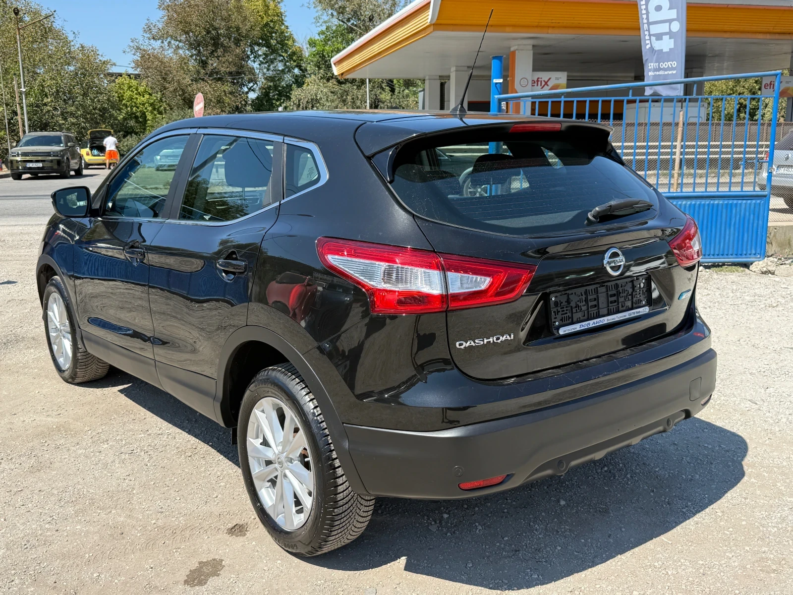 Nissan Qashqai 1.5DCI-CAR PLAY-ЛЕД-НАВИ-ПАРКТРОНИК, снимка 4 - Автомобили и джипове - 55823248