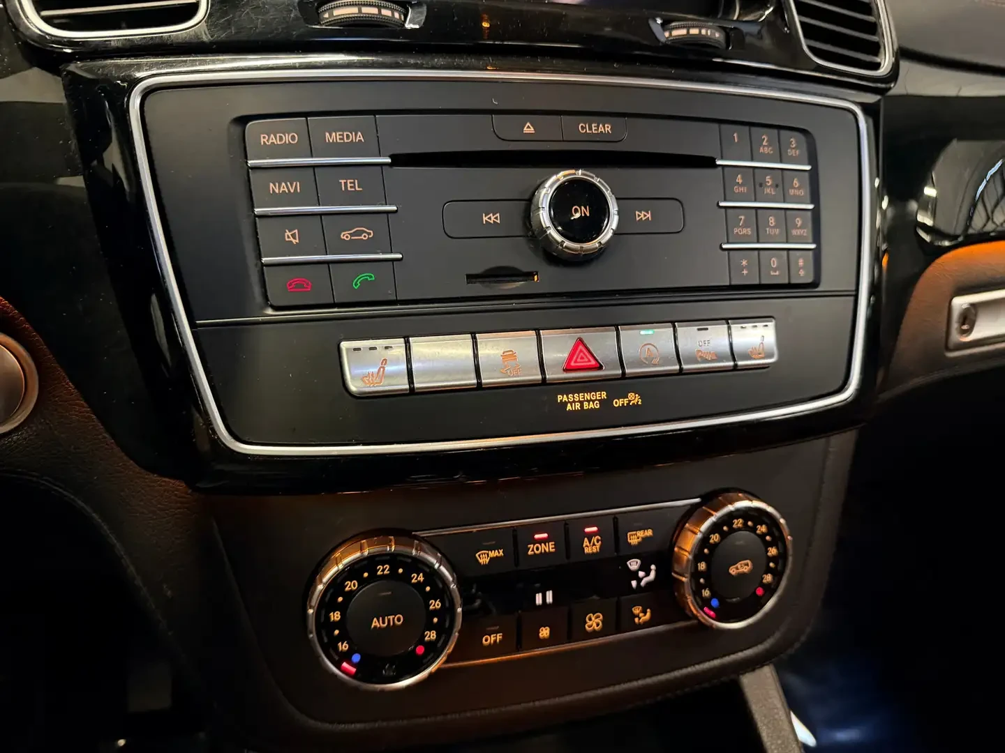 Mercedes-Benz GLE 350 AMG* LINE* HARMON* KARDON* КАМЕРА* ПОДГРЕВ* , снимка 13 - Автомобили и джипове - 55981677