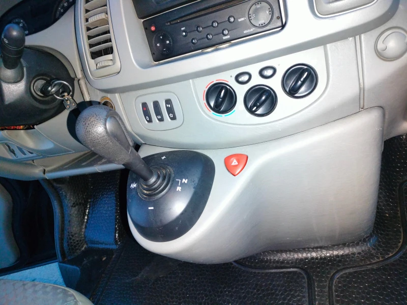 Renault Trafic АВТОМАТИК/2.5DCI, снимка 15 - Бусове и автобуси - 47257607