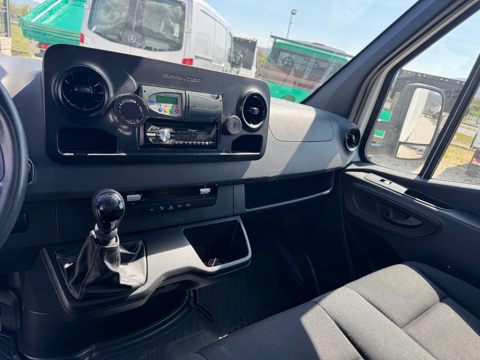 Mercedes-Benz Sprinter 319 V6 3.0CDI CARRIER -15C ЛИЗИНГ, снимка 8 - Бусове и автобуси - 54312819