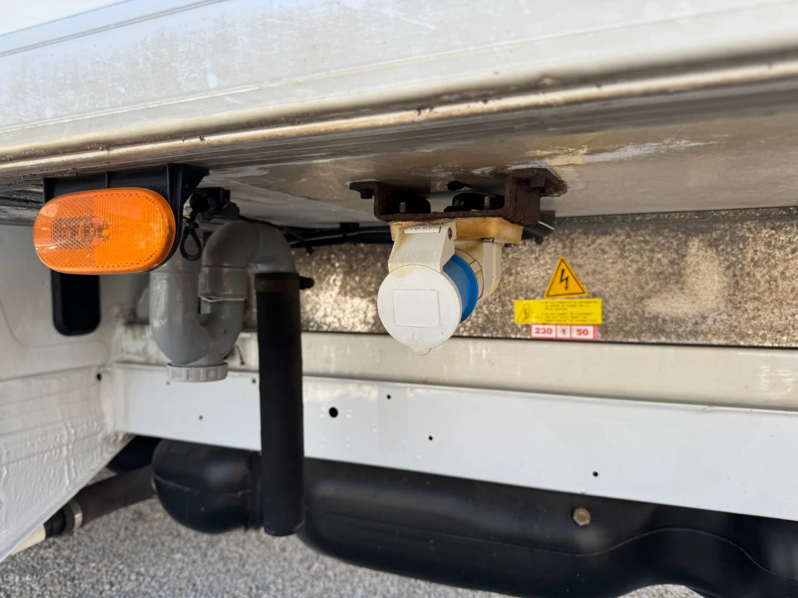 Mercedes-Benz Sprinter 319 V6 3.0CDI CARRIER -15C ЛИЗИНГ, снимка 6 - Бусове и автобуси - 54312819