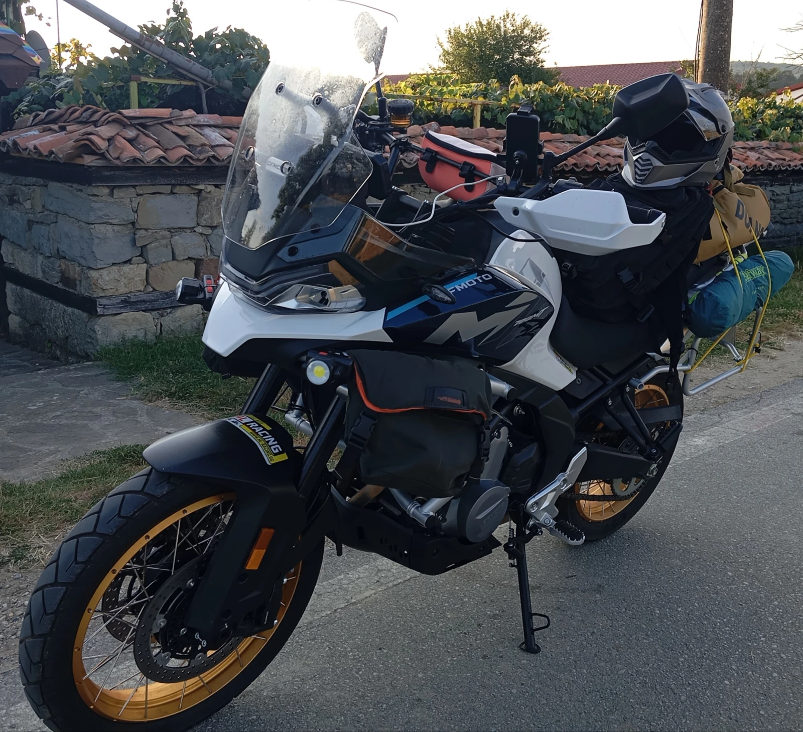 Cfmoto MT MT-Adventure/Touring 700