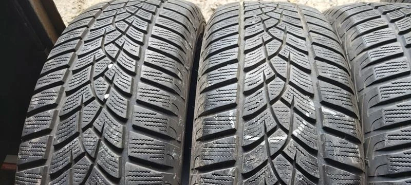 Гуми Зимни 215/65R16, снимка 2 - Гуми и джанти - 35124664