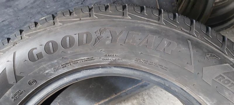 Гуми Зимни 215/65R16, снимка 5 - Гуми и джанти - 35124664