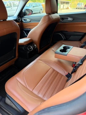 Alfa Romeo Giulia 2.0T RWD Ti, снимка 11