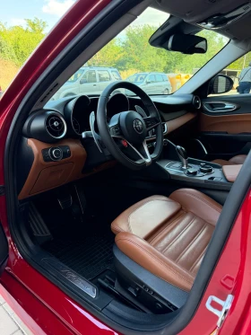 Alfa Romeo Giulia 2.0T RWD Ti, снимка 9