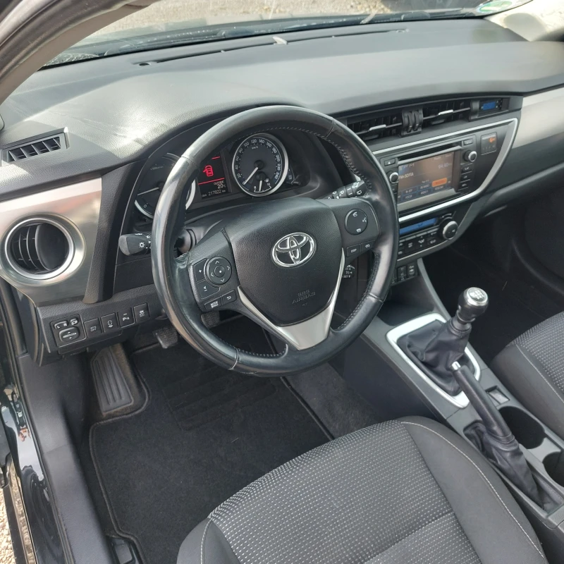 Toyota Auris 2.0 D4-D, снимка 8 - Автомобили и джипове - 49517597