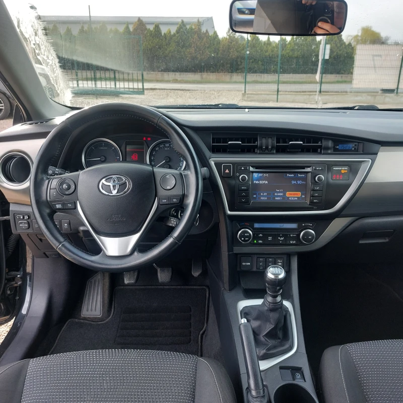 Toyota Auris 2.0 D4-D, снимка 10 - Автомобили и джипове - 49517597