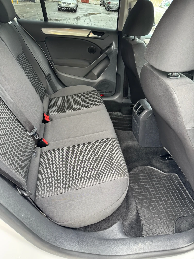 VW Golf 1.2TSI 105к.с, снимка 8 - Автомобили и джипове - 52427068