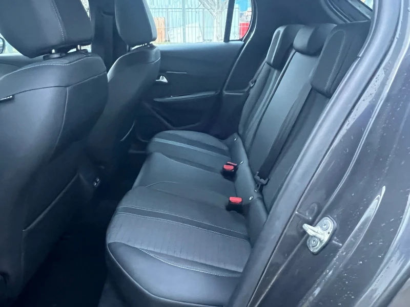 Peugeot 208 1.2i TURBO NAVI/LED, снимка 17 - Автомобили и джипове - 52901190