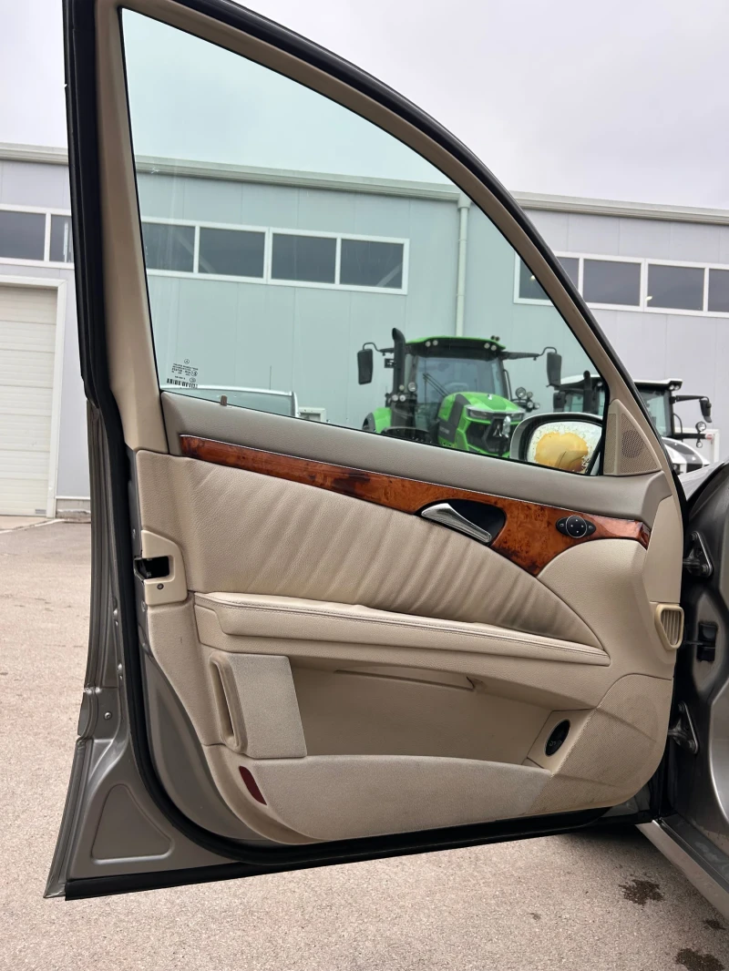 Mercedes-Benz E 320, снимка 12 - Автомобили и джипове - 53485460