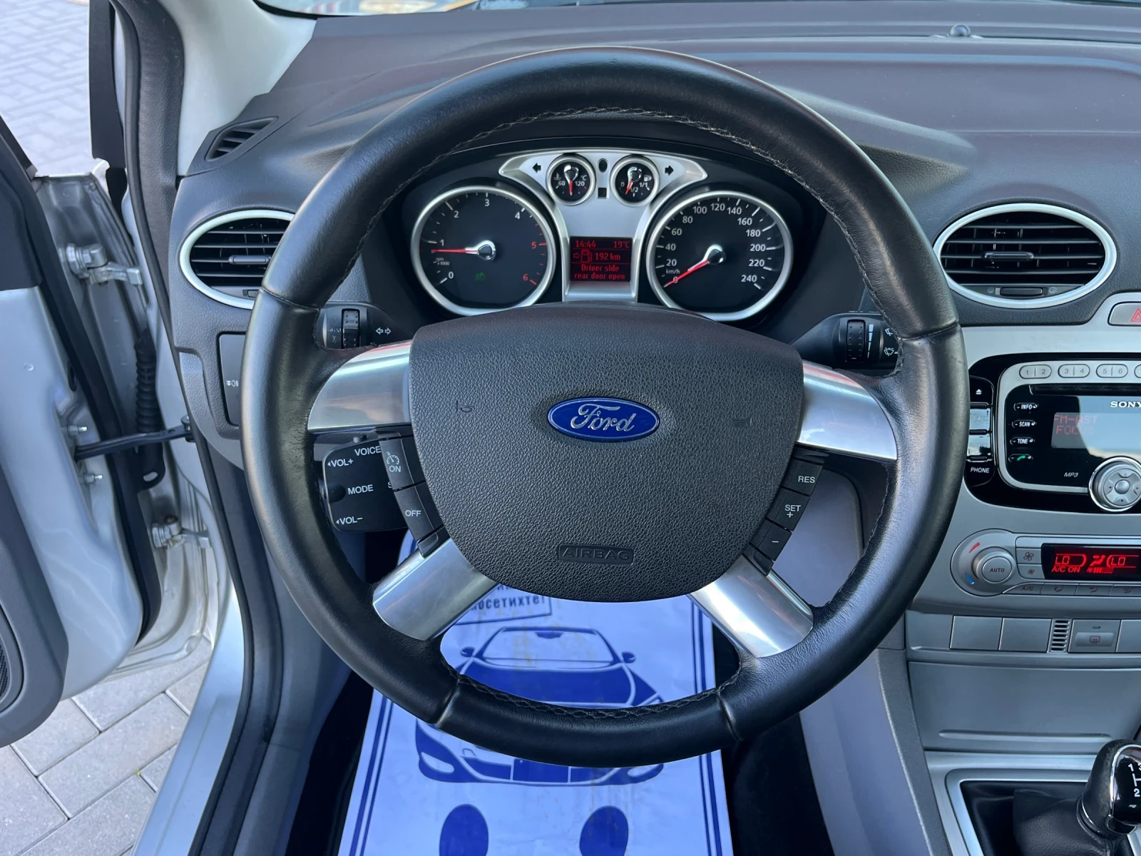 Ford Focus 1.6 климатроник - изображение 9