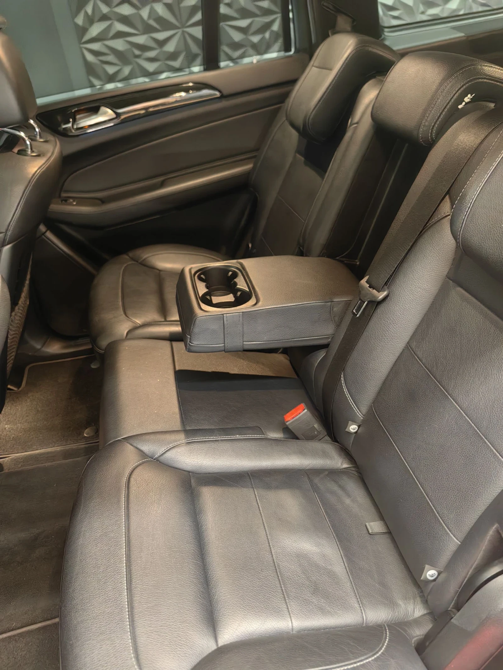 Mercedes-Benz GLS 450 AMG LINE/4 MATIC/ПАНОРАМА/DISTR/CARPLAY/МАСАЖ - изображение 6