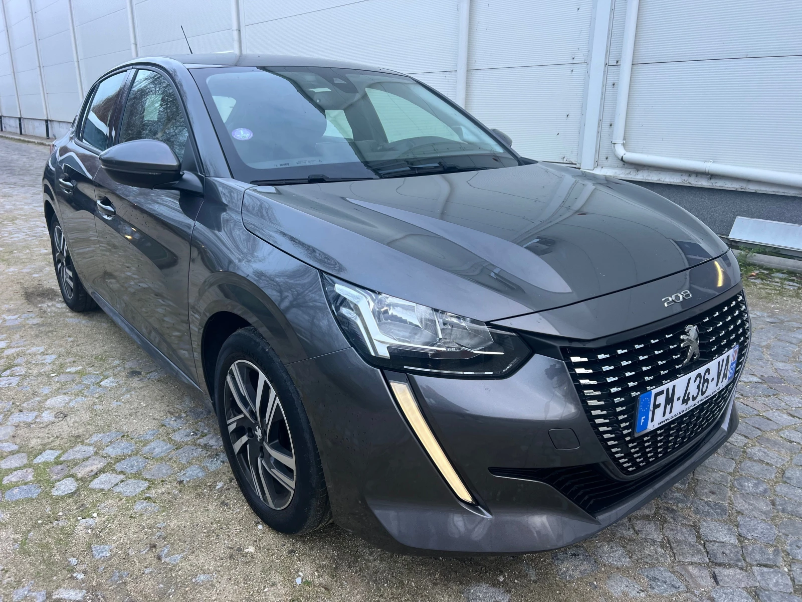 Peugeot 208 1.2i TURBO NAVI/LED - изображение 2