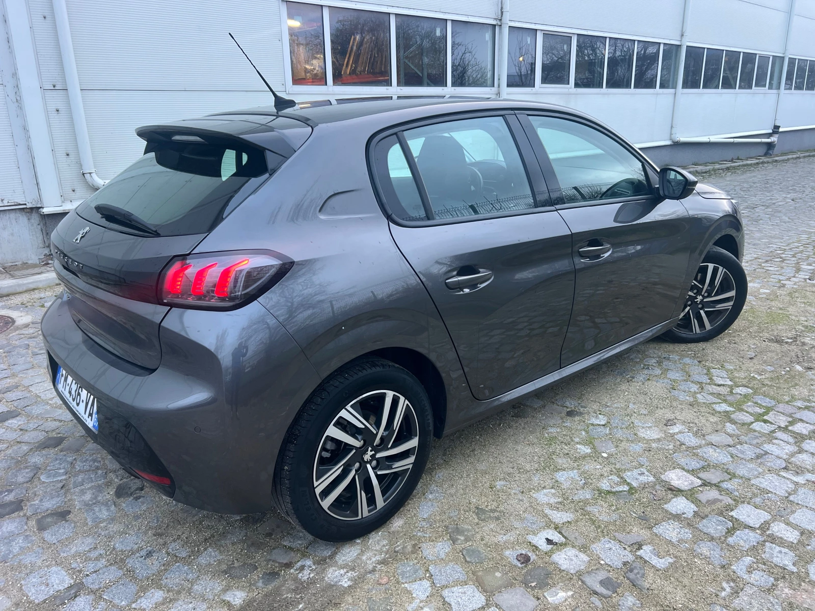 Peugeot 208 1.2i TURBO NAVI/LED | Mobile.bg � ����������� 13