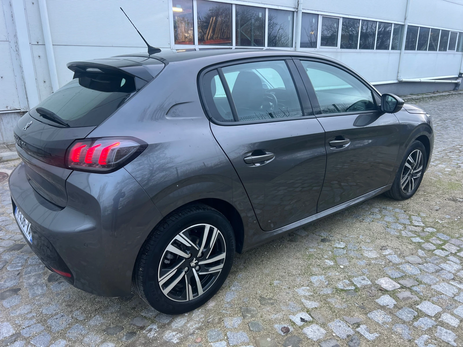 Peugeot 208 1.2i TURBO NAVI/LED - изображение 4