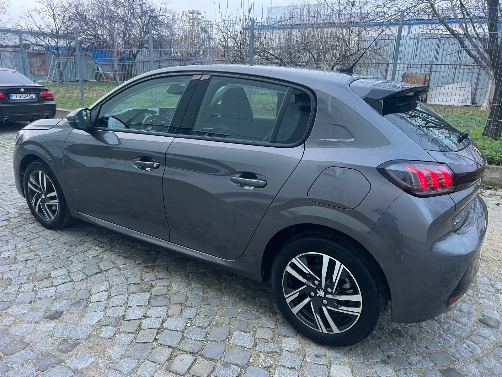 Peugeot 208 1.2i TURBO NAVI/LED - изображение 8