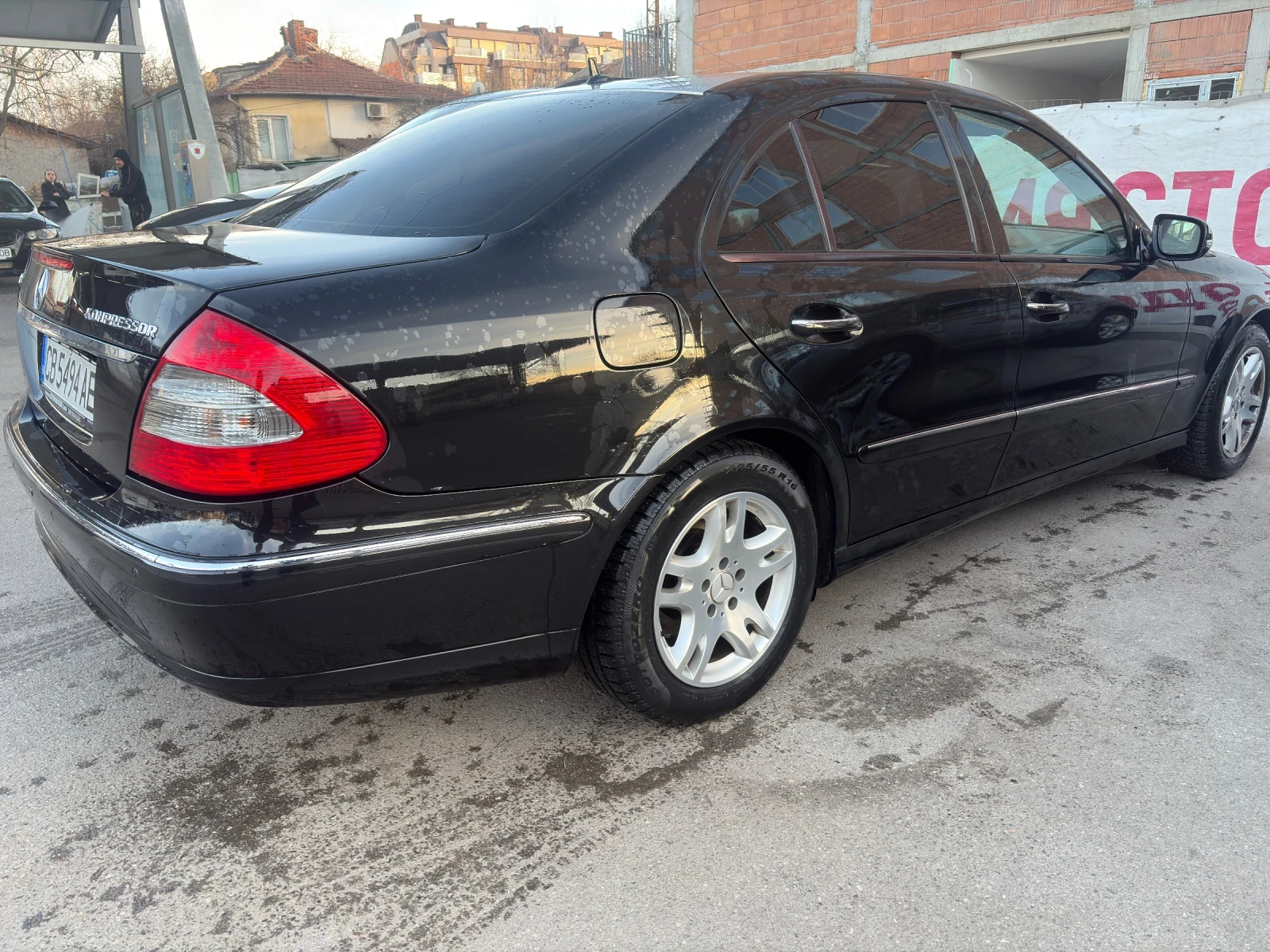 Mercedes-Benz E 200, снимка 3 - Автомобили и джипове - 53772165