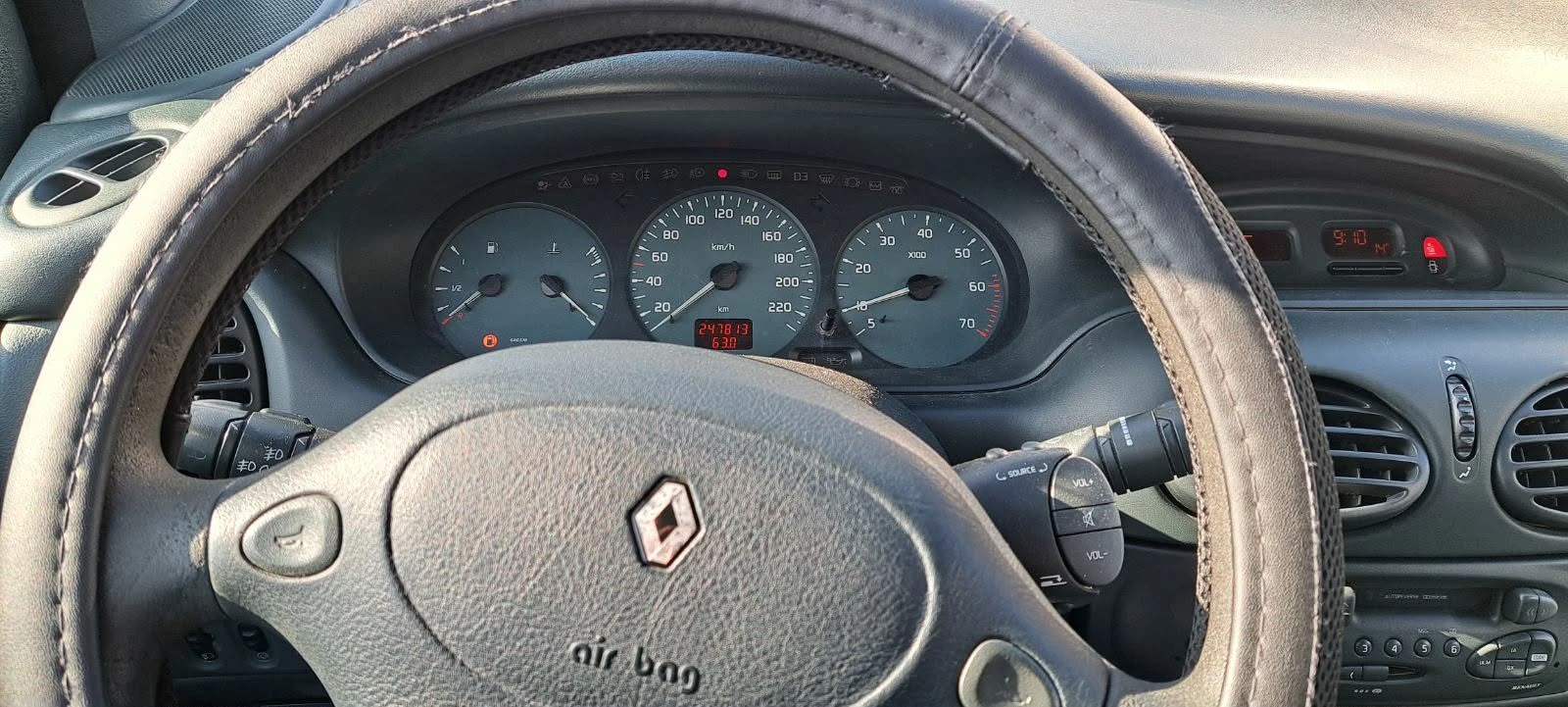 Renault Scenic, снимка 12 - Автомобили и джипове - 54089420