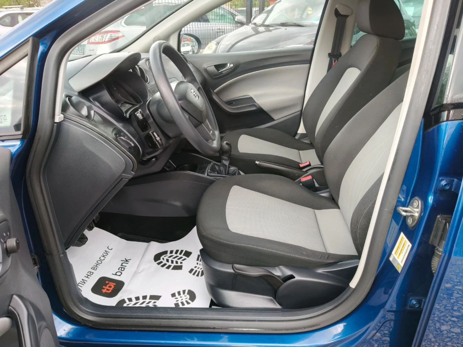 Seat Ibiza 1.2i, снимка 7 - Автомобили и джипове - 54494355