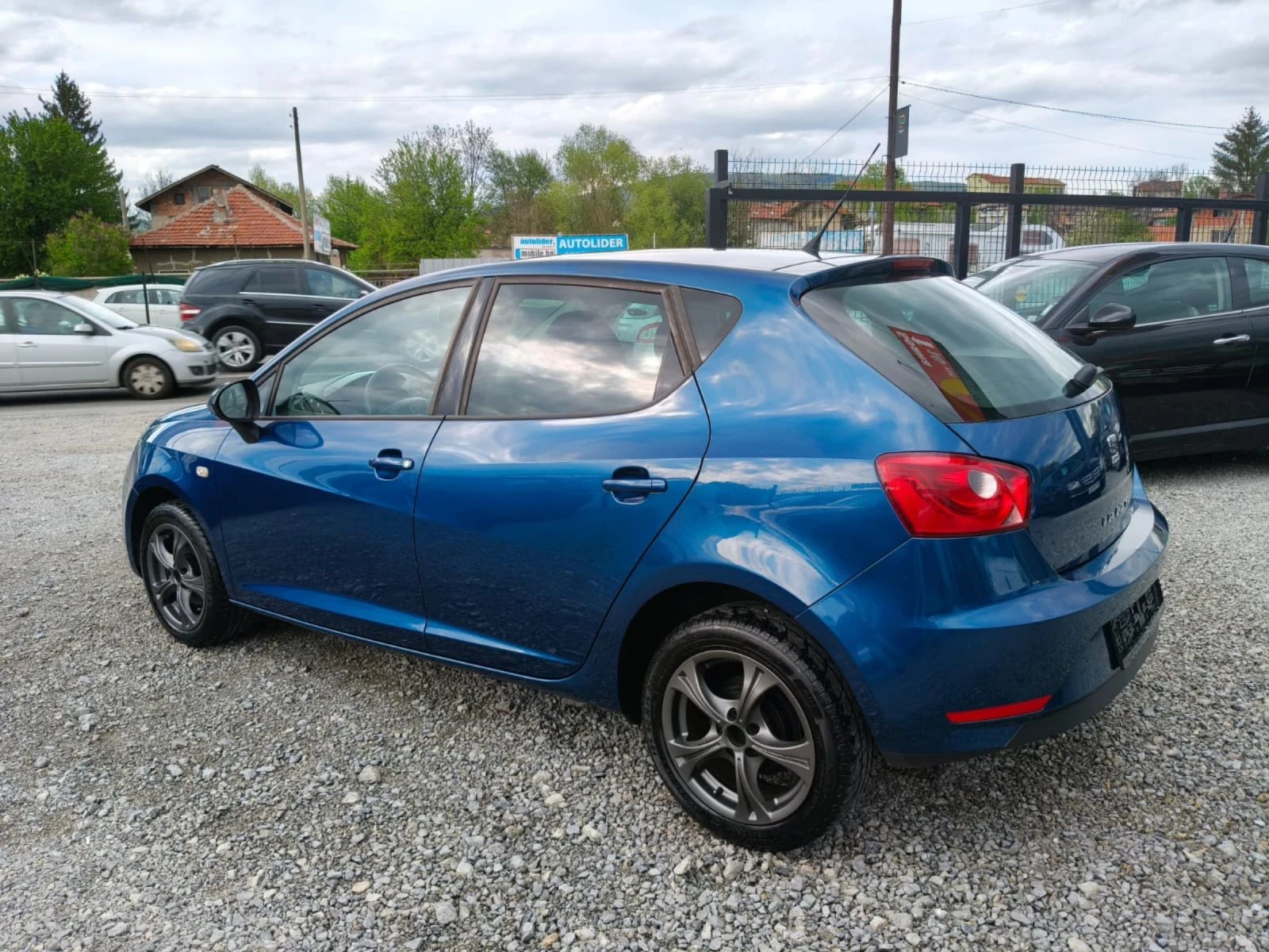 Seat Ibiza 1.2i, снимка 4 - Автомобили и джипове - 54494355