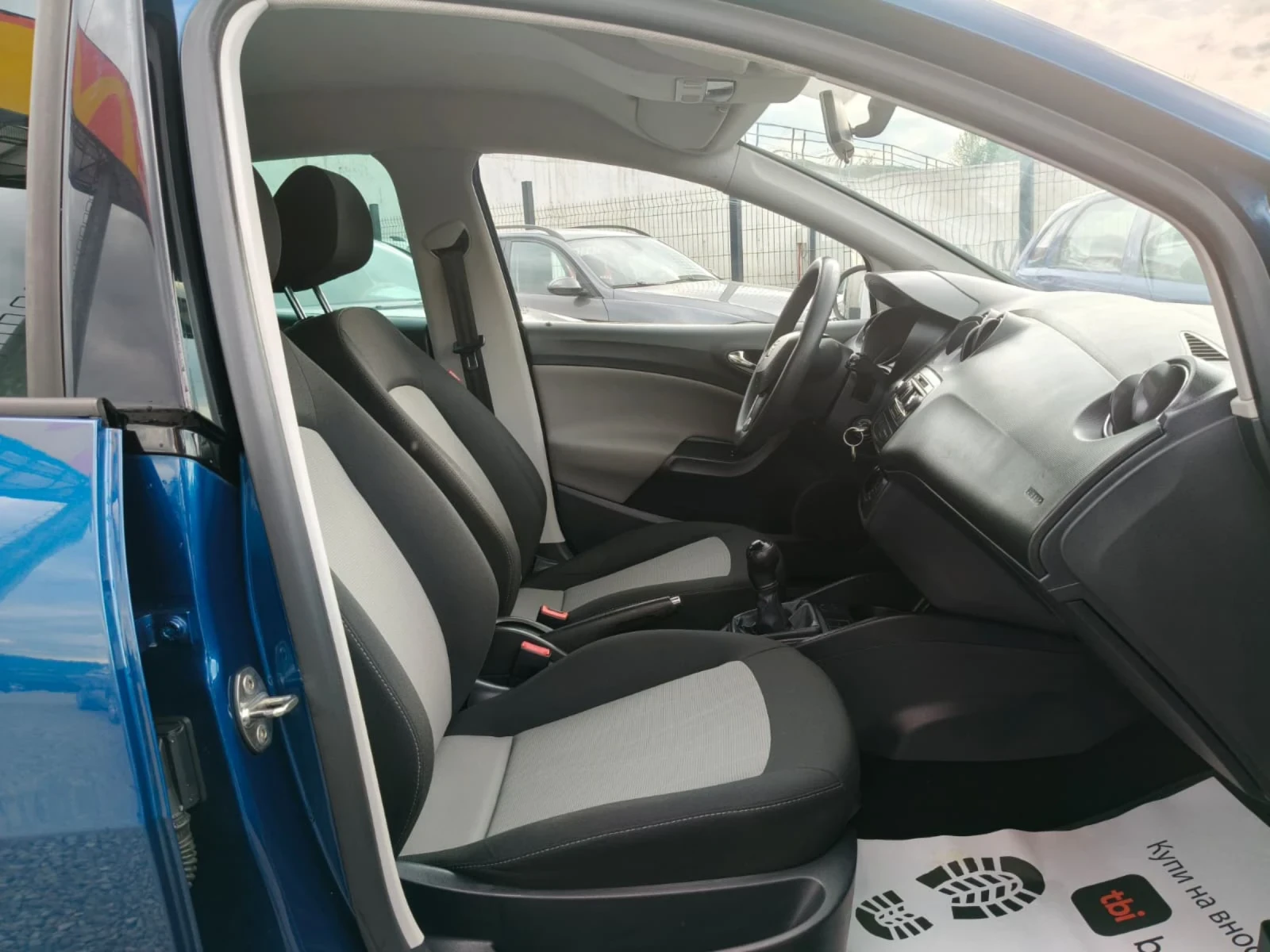 Seat Ibiza 1.2i, снимка 14 - Автомобили и джипове - 54494355