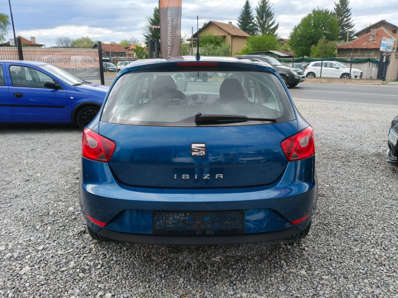 Seat Ibiza 1.2i, снимка 6 - Автомобили и джипове - 54494355