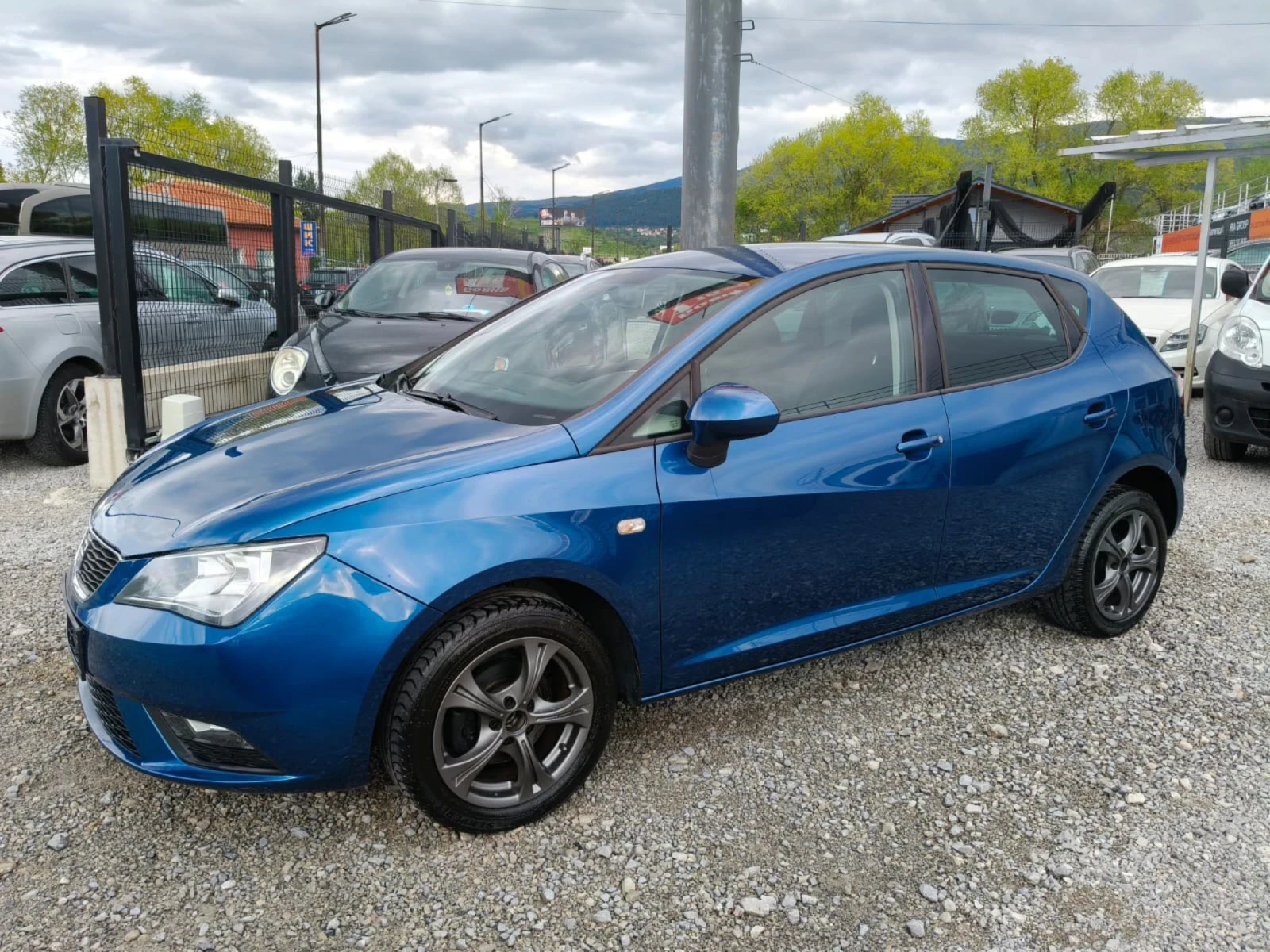 Seat Ibiza 1.2i, снимка 3 - Автомобили и джипове - 54494355