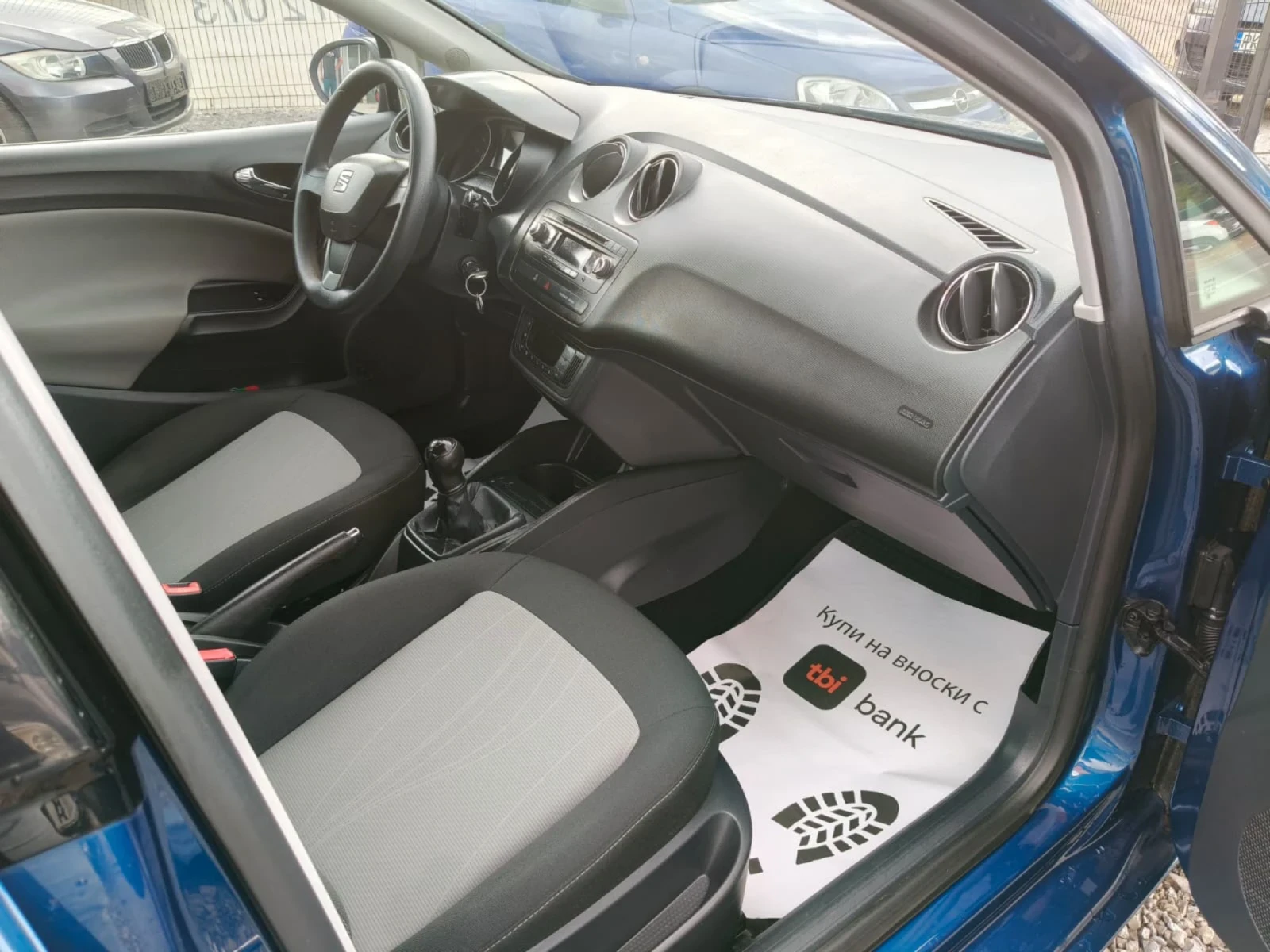 Seat Ibiza 1.2i, снимка 13 - Автомобили и джипове - 54494355